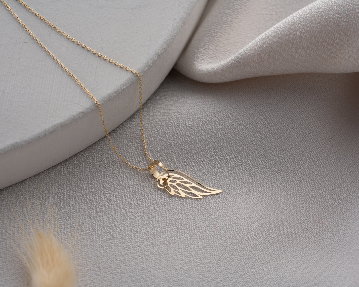 Minimal Kolye 14 ayar Altın Melek Kanadı kolye