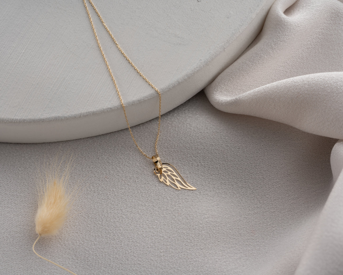 Minimal Kolye 14 ayar Altın Melek Kanadı kolye