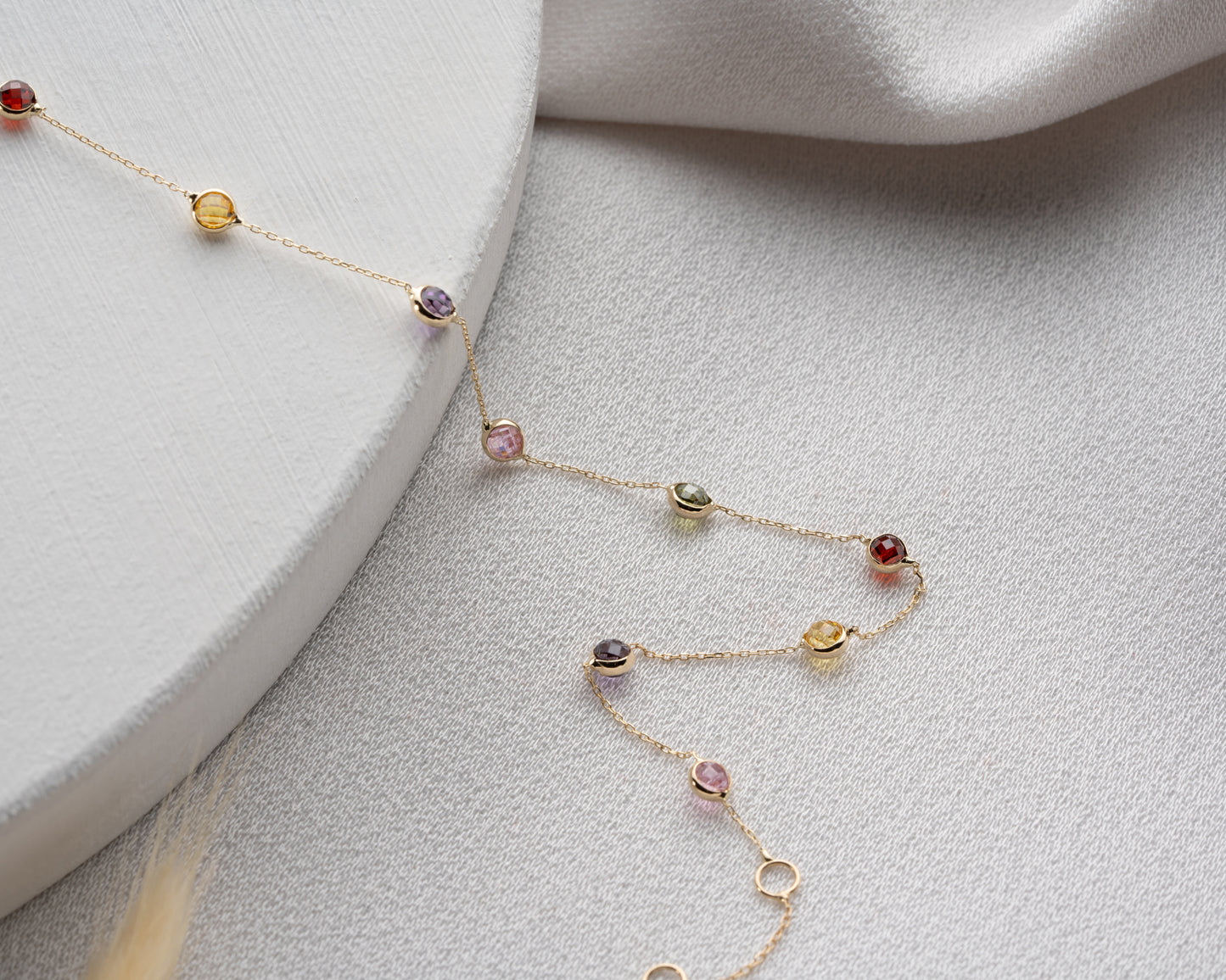 14 Ayar Altın Karışık Taşlı Bileklik Amatist, Topaz, Pembe, Peridot ve Garnet Taşlı, 8 Adet 3mm Taş