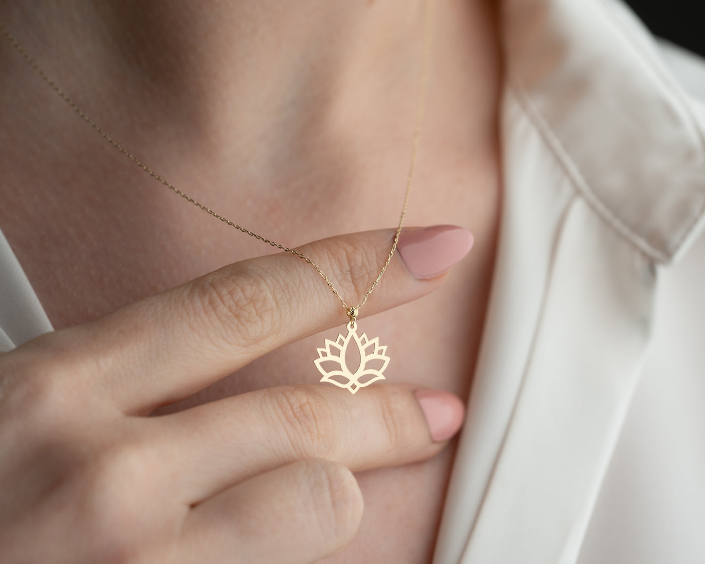14 Ayar Altın Lotus Çiçeği Kolye Minimalist Hafif Kolye, 1,2 cm Genişlik
