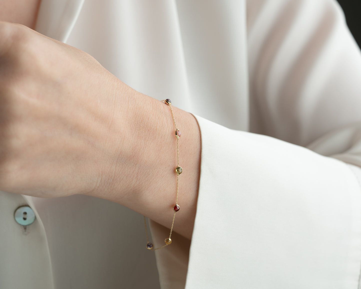 14 Ayar Altın Karışık Taşlı Bileklik Amatist, Topaz, Pembe, Peridot ve Garnet Taşlı, 8 Adet 3mm Taş