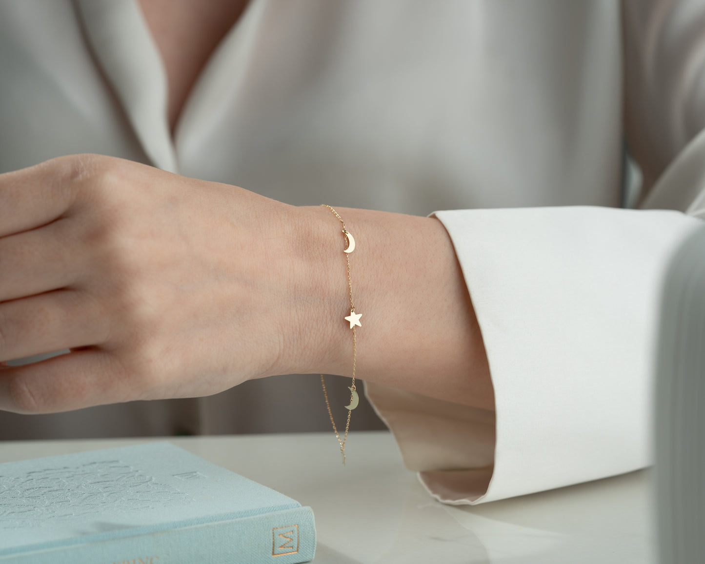 14 Ayar Altın Güneş Ay Yıldız Bileklik – Minimalist Tasarım, Hafif Zincir