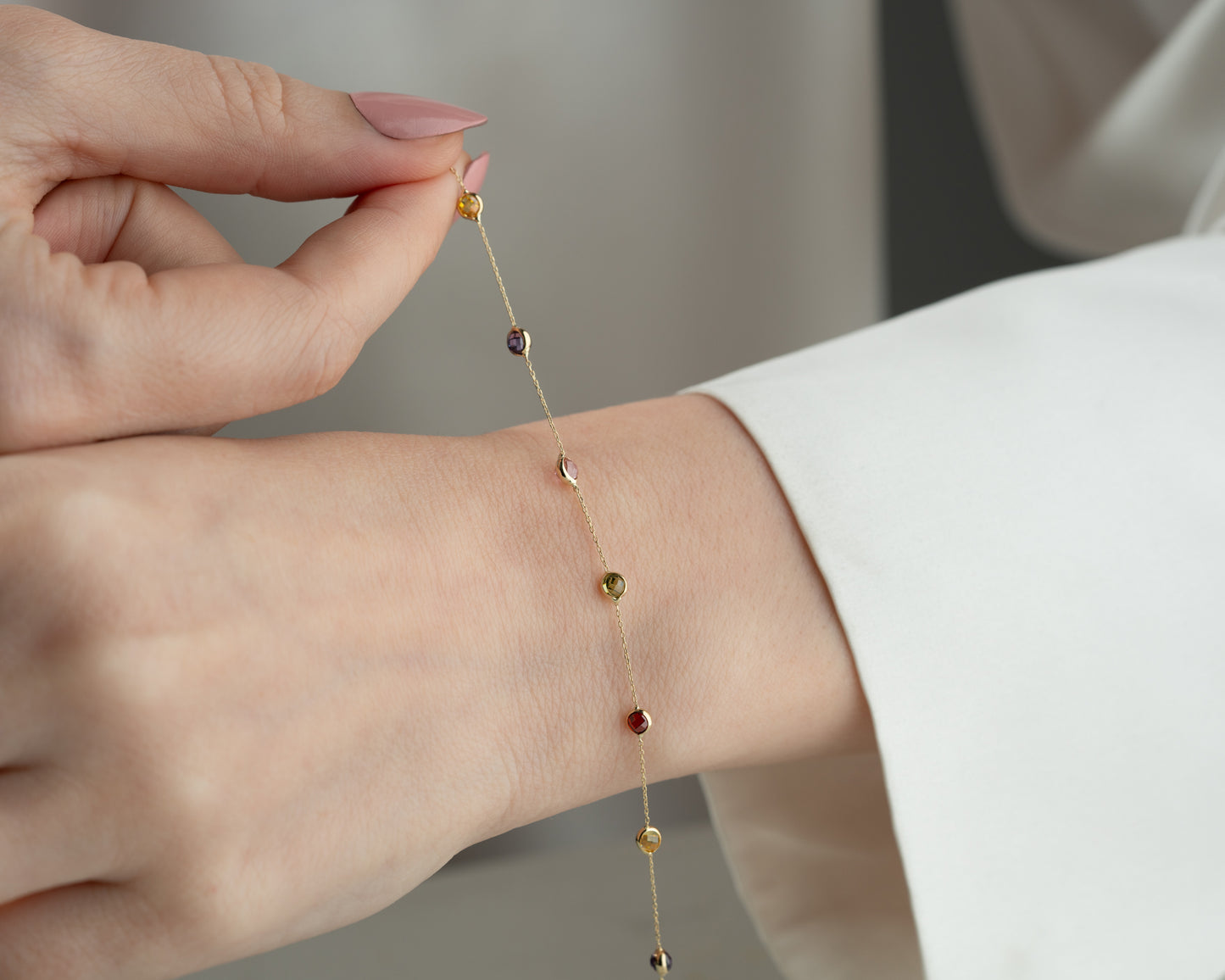 14 Ayar Altın Karışık Taşlı Bileklik Amatist, Topaz, Pembe, Peridot ve Garnet Taşlı, 8 Adet 3mm Taş