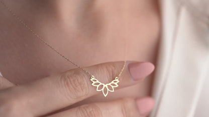 14 Ayar Altın Lotus Çiçeği Kolye Minimalist Hafif Kolye, 1,5 cm Genişlik